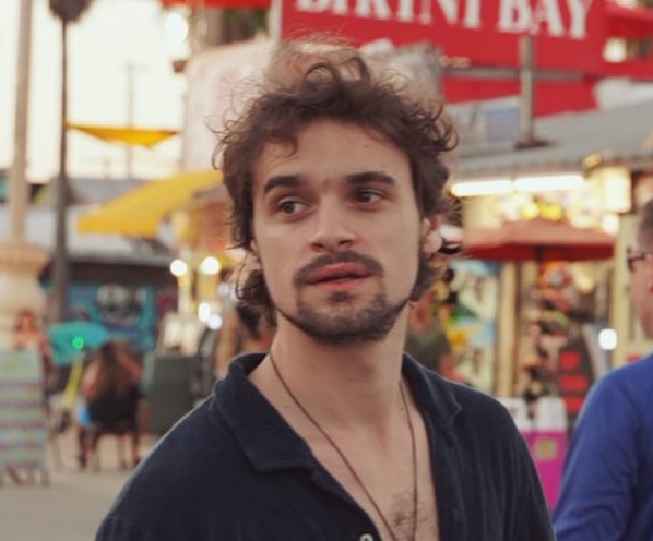 Max Pretends